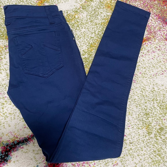 , never worn. - Picture 7 of 16